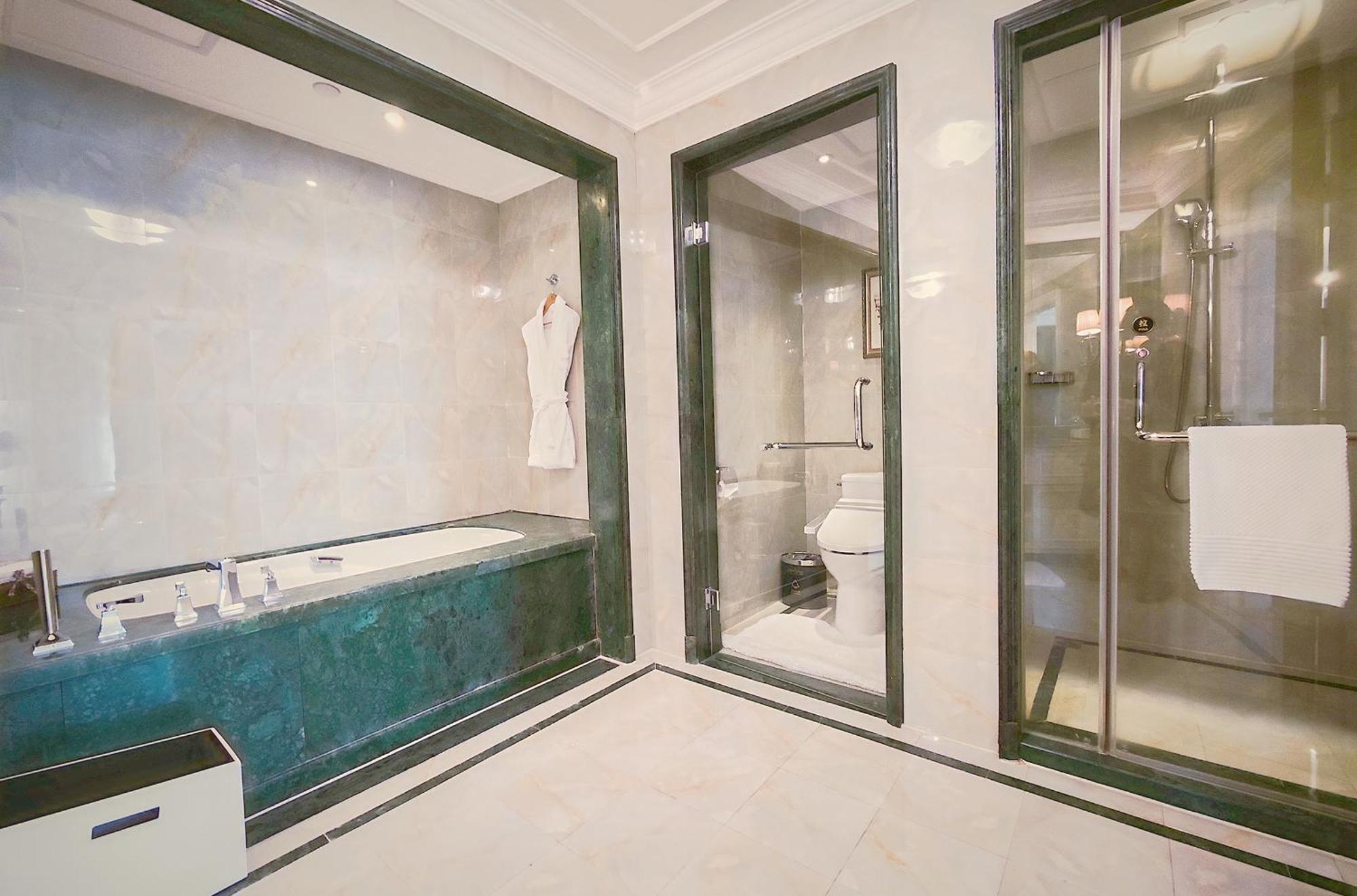 Royal Grace Hotel Optics Valley Wuhan Exterior photo